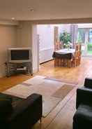 Primary image Large 2-bed House Derbyshire off Chatsworth rd