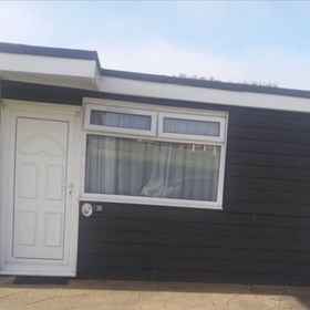 Primary image 1 2 Bedroom Chalet Near the Beach, Brading Roman Villa Hotels