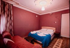 Others 7 Alexander Cave House