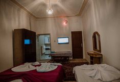 Others 2 Alexander Cave House