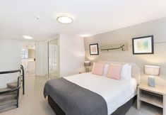 Others 2 The Little Darling of the Harbour