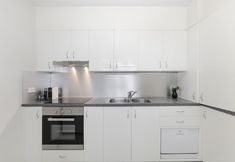 Others 4 The Little Darling of the Harbour