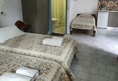 기타 3 Irini Studios