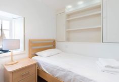 Others 6 Stunning Driftwood Cottage at Holme-next-the-sea