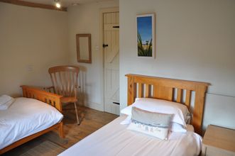 Others 4 Stunning Driftwood Cottage at Holme-next-the-sea