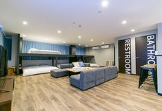 Lain-lain 6 Black Gate Nippombashi