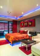 ห้องพัก Absolute Bangla Suites by Lofty