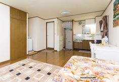 Others 4 Centrally Located Deluxe Furnished.3