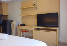 อื่นๆ 6 Strategic Studio Apartment at Beverly Dago with Mountain View