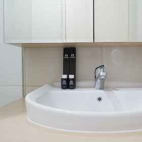 Bathroom 8 Minimalist Studio Apartment at Supermall Mansion Orchard, Khách sạn Dukuh Pakis