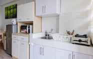 อื่นๆ 6 Cozy and Elegant Studio Bintaro Park View Apartment