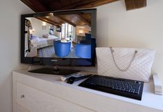 기타 6 Maison Tofani