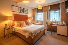 Others The George Inn and The Plaine