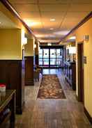 Lobi Hampton Inn Geneseo