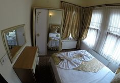 Others 6 Blue Eye Suites