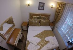 Others 7 Blue Eye Suites