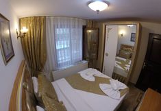 Others 4 Blue Eye Suites