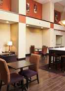 Meja sambut tetamu Hampton Inn & Suites by Hilton Fargo Medical Center