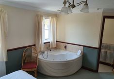 Others 5 The Lugger Inn