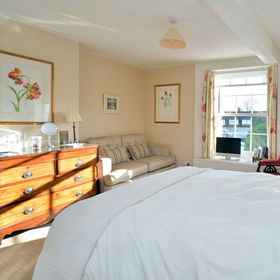 Primary image 1 Castleton House B&B, Seagry Hotels