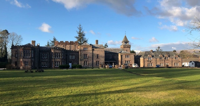 Lainnya Irton Hall