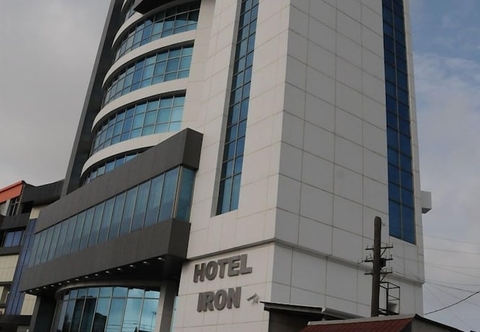 Others Iron Hotel