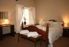 Others 3 The Manor Arms