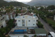 อื่นๆ Kara Family Apart