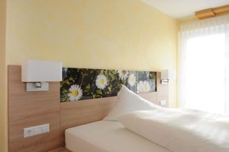 Others 4 Hotel & Restaurant Post