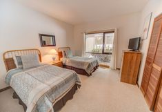 Others 3 Meadow House #70 by Village Properties at Sunriver