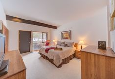 Others 5 Meadow House #70 by Village Properties at Sunriver