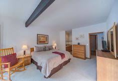 Others 2 Meadow House #70 by Village Properties at Sunriver