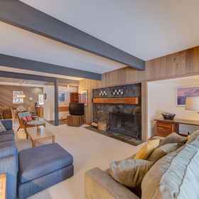 Imej utama 1 มีโดว์เฮาส์ #70 บาย วิลเลจ พร็อพเพอร์ตี แอท ซันริเวอร์, โรงแรม & ที่พัก Deschutes County