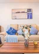 Primary image Modern 2bed2bath APT at Neutral Bayparking+wifi