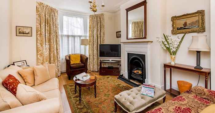 Lain-lain Fabulously British 3 Bed House near Battersea Park