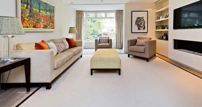 อื่นๆ Spacious & Tasteful 4-bed House in Holland Park