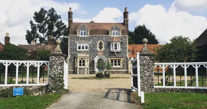 Others Slade Farmhouse