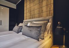 기타 7 The Bridge Suites Hotel