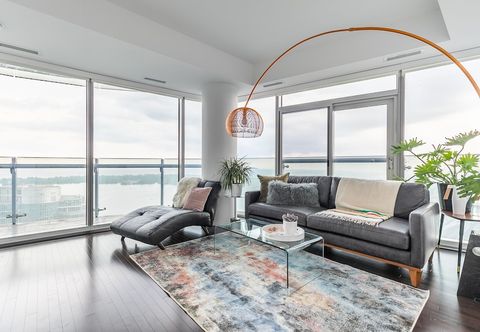 Others Sky Home with Stunning View of Toronto and Lake Ontario