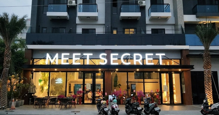 Others Meet Secret