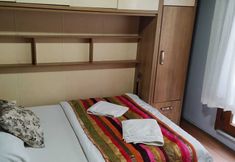 기타 4 Ezra Suites