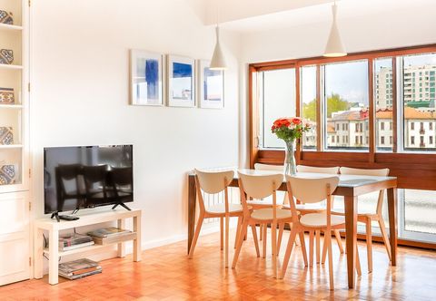 Others Bolha1 · Bright Apartment in a Traditional Area of Porto