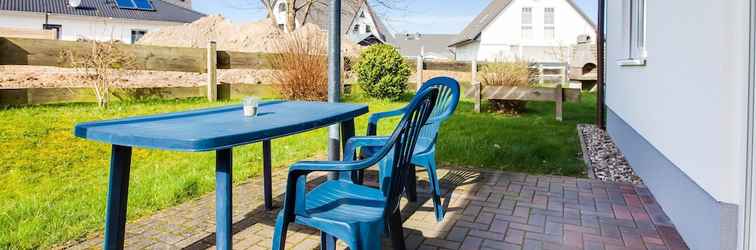 Lainnya Apartment in Beckerwitz With Terrace, Garden, Deckchairs