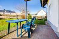 Lainnya Apartment in Beckerwitz With Terrace, Garden, Deckchairs