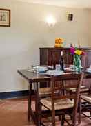 Dining Quaint Cottage in Magione With Swimming Pool