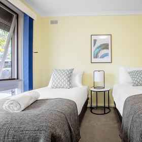 Room 1 บ้านขนาดใหญ่ที่สบายในวีลเลอร์สฮิลล์+สระว่ายน้ำ, โรงแรม & ที่พัก South Melbourne