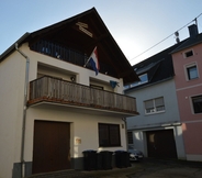 Others 2 Lovely Holiday Home in Veldenz near Mosel River