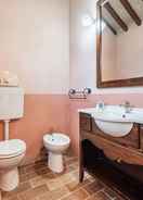Bathroom Quaint Cottage in Citta Della Pieve With Swimming Pool