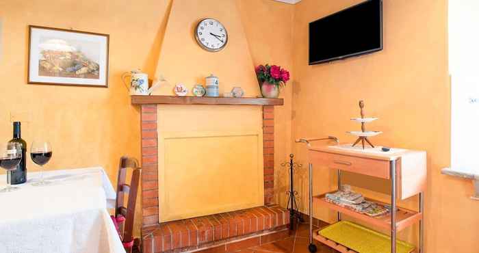 Lainnya Rustic Holiday Home in Lucca With Garden