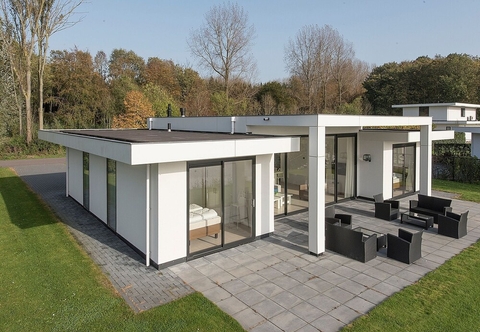 Others Luxury Holiday Home in Zeewolde With Terrace